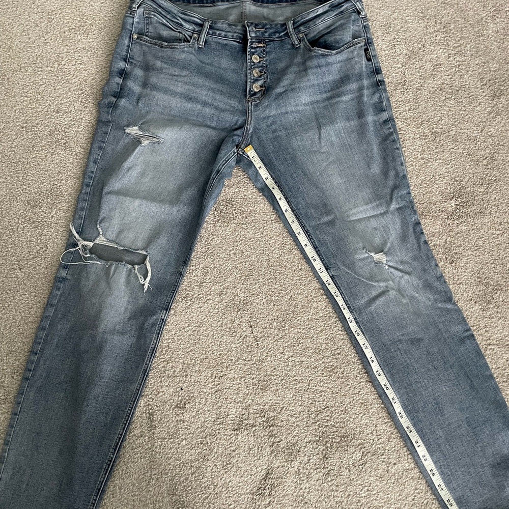 Silver jeans boyfriend size 16
Mid rise slim leg